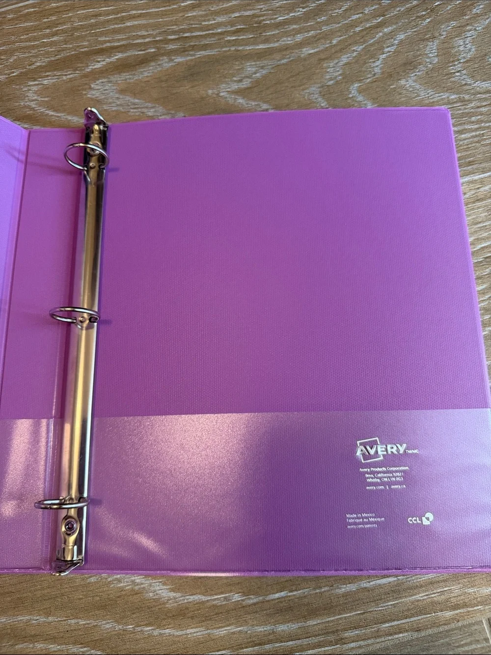 Case pack of 6 Avery View 3 Ring Binder, 1